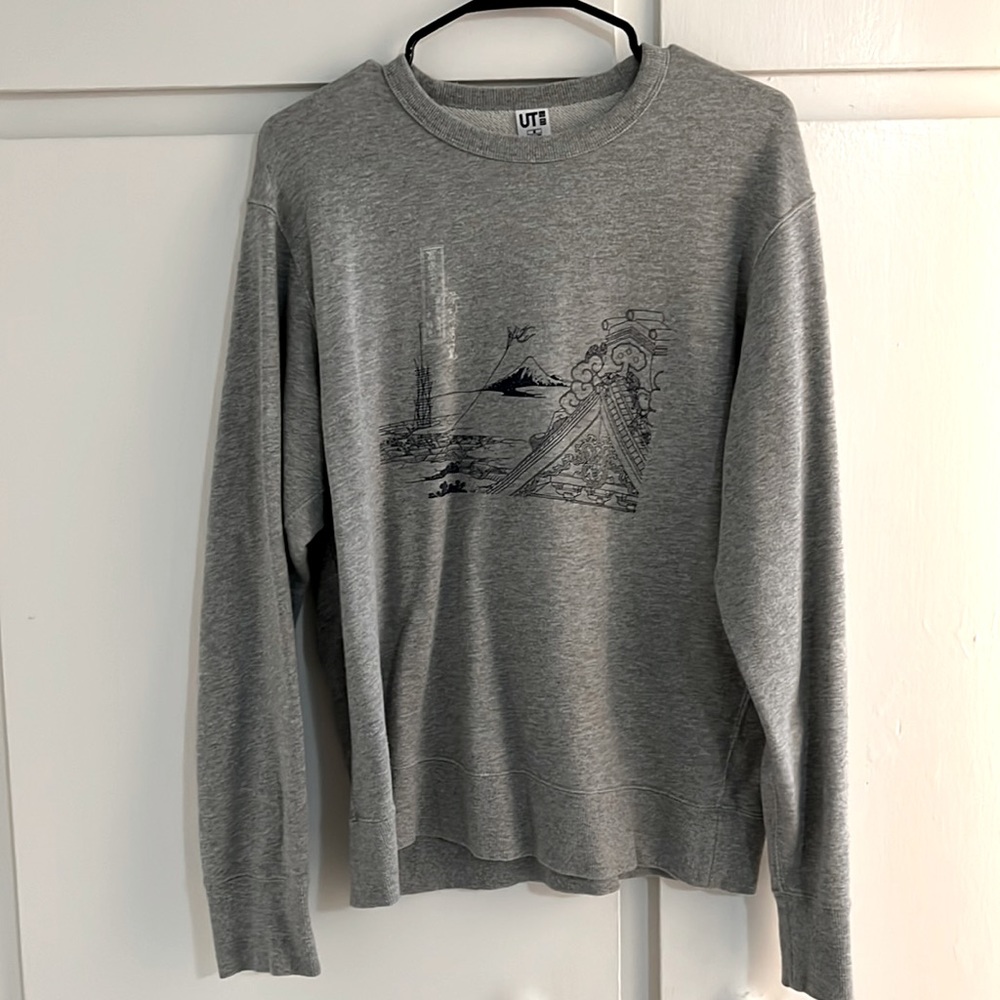 Uniqlo Hokusai Blue crew sweater